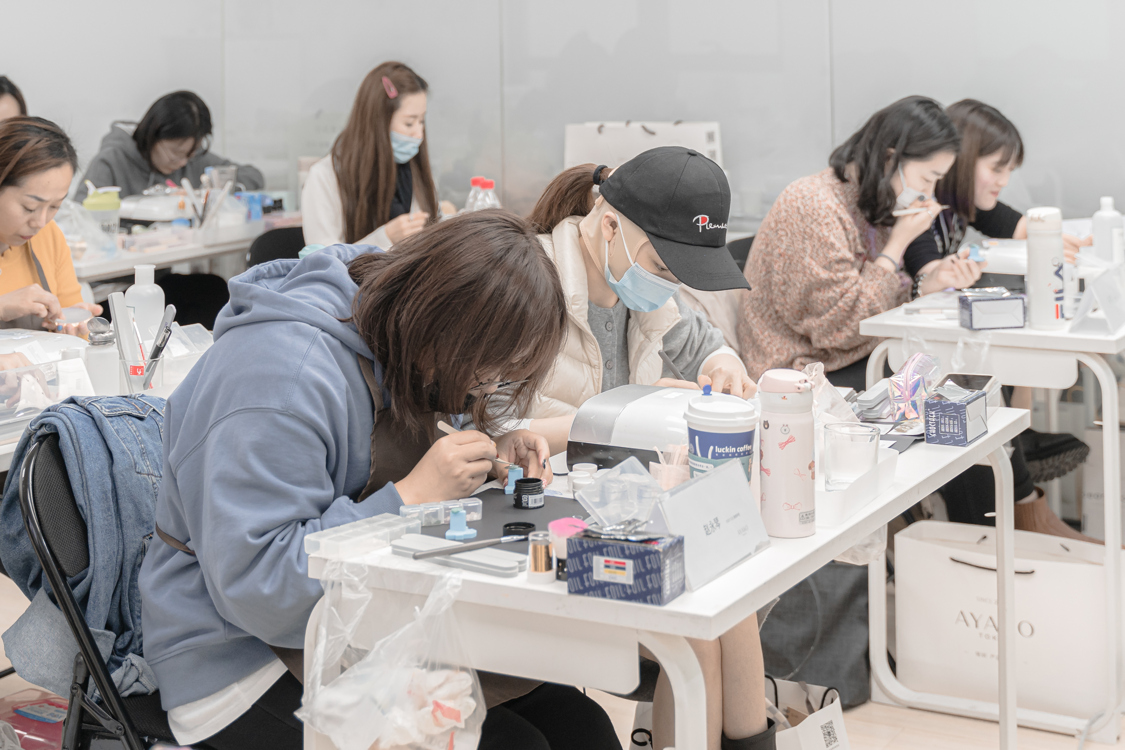 怎么样才能学到美甲的技巧?一般美甲要学多久?