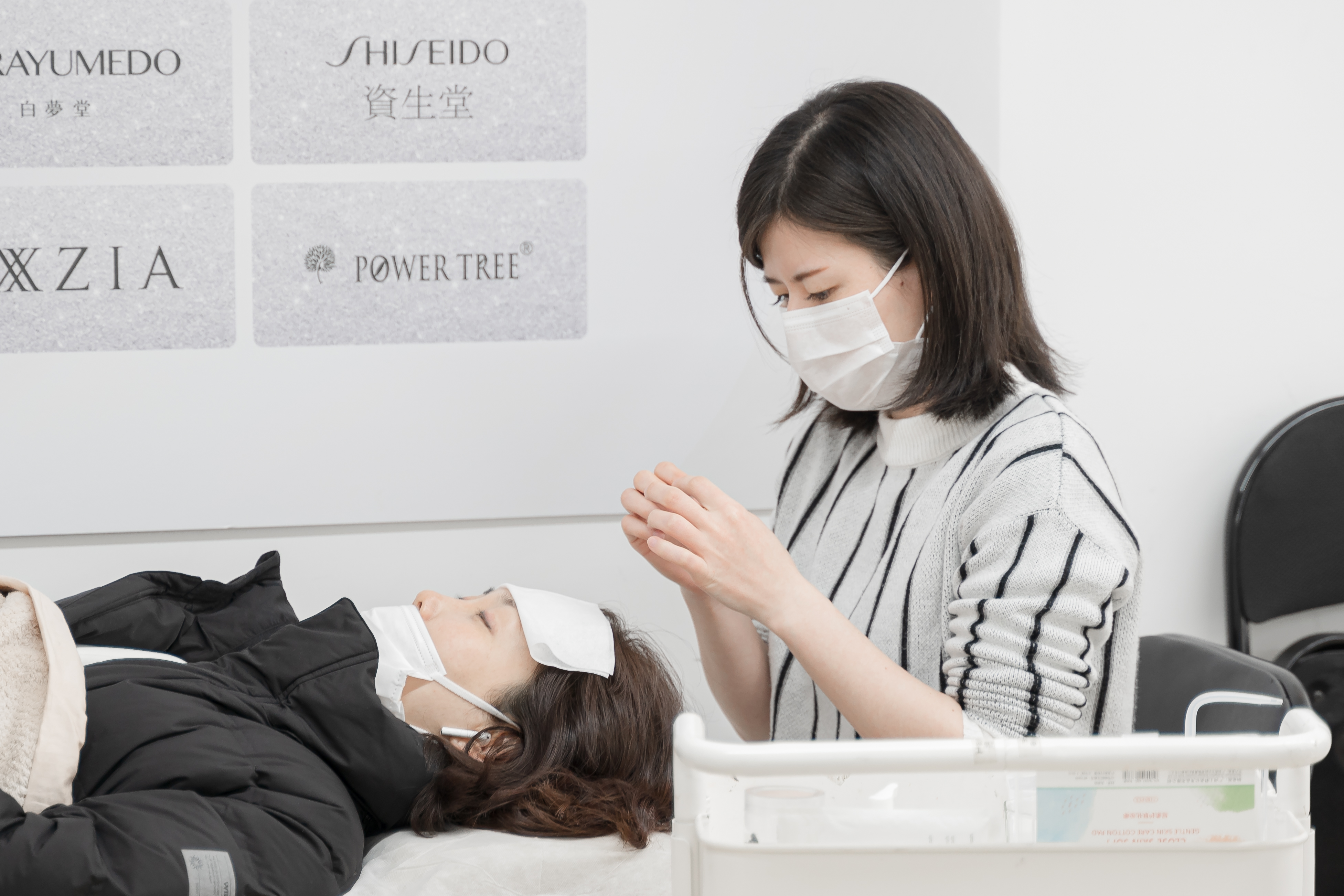 美甲学院培训出来能直接开美甲店么？