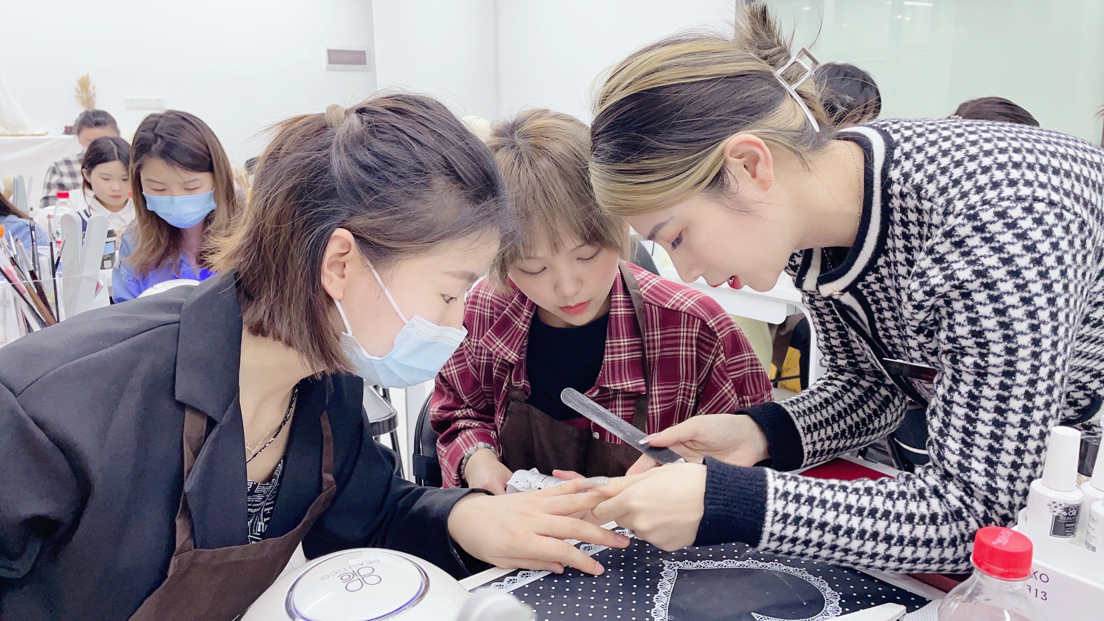 如何加盟美甲美睫品牌店？都需要哪些条件？