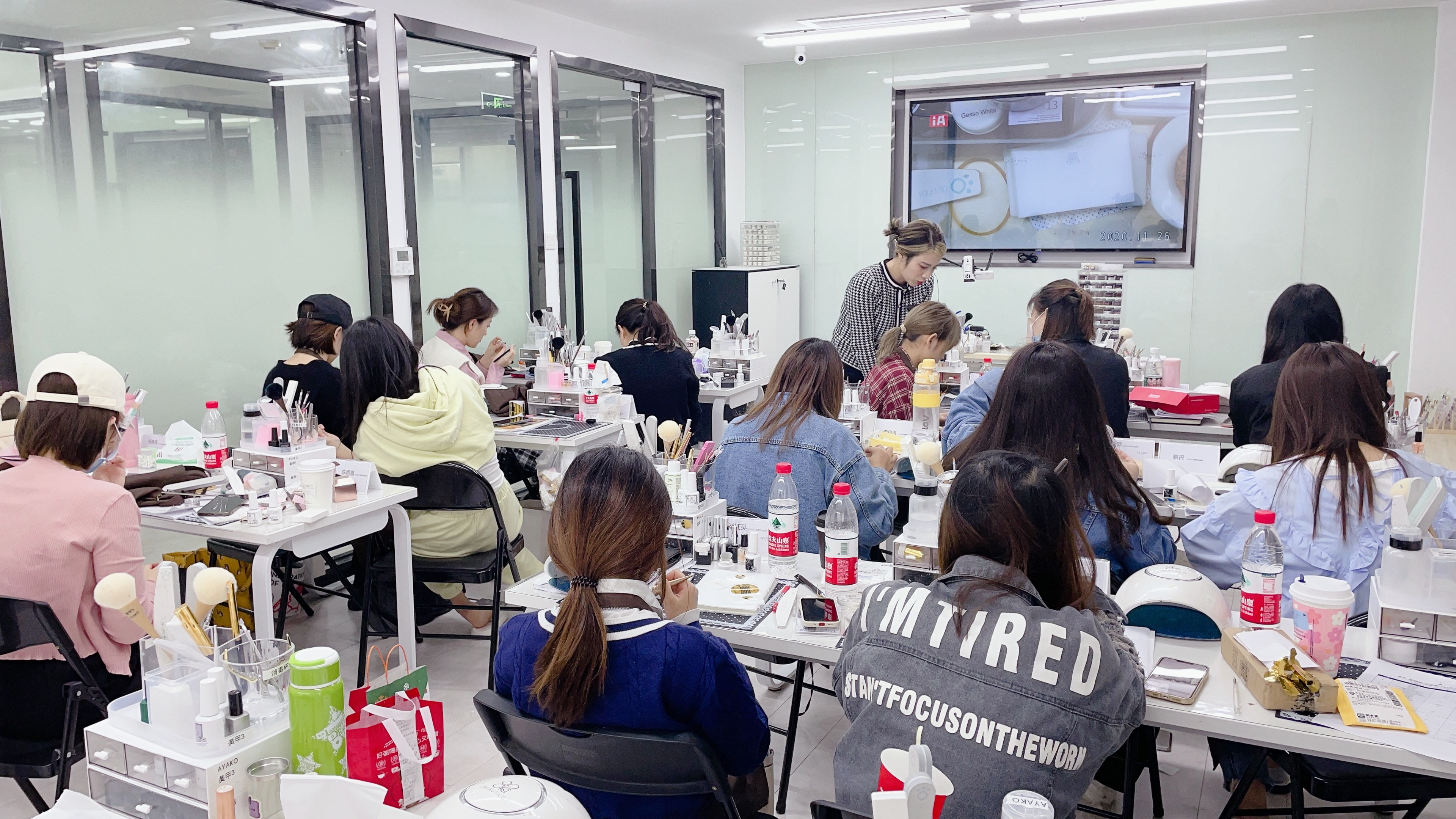 想找权威的美甲培训学校？求推荐~