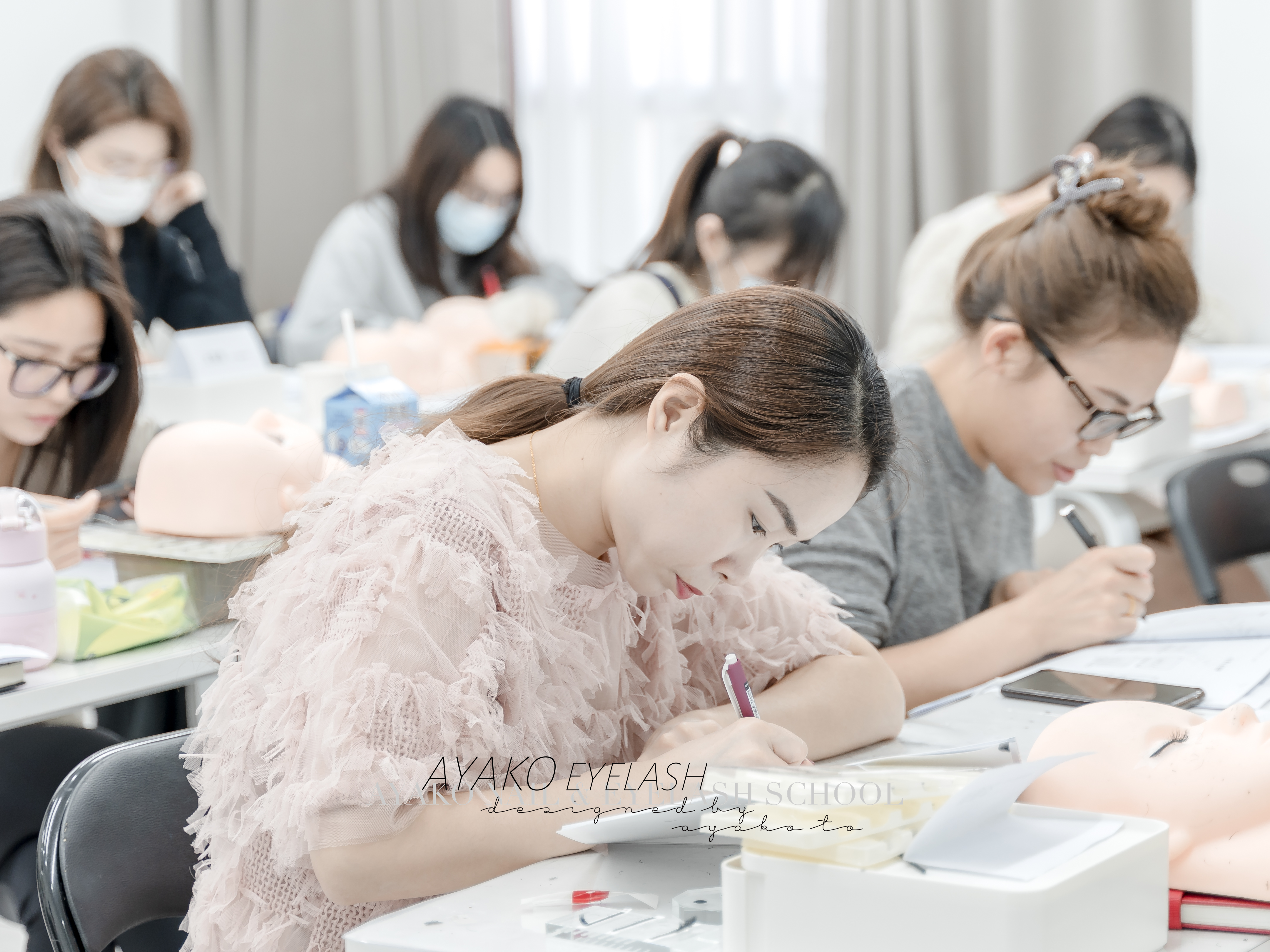 培训美甲一般要多少钱？培训美甲都怎么收费？