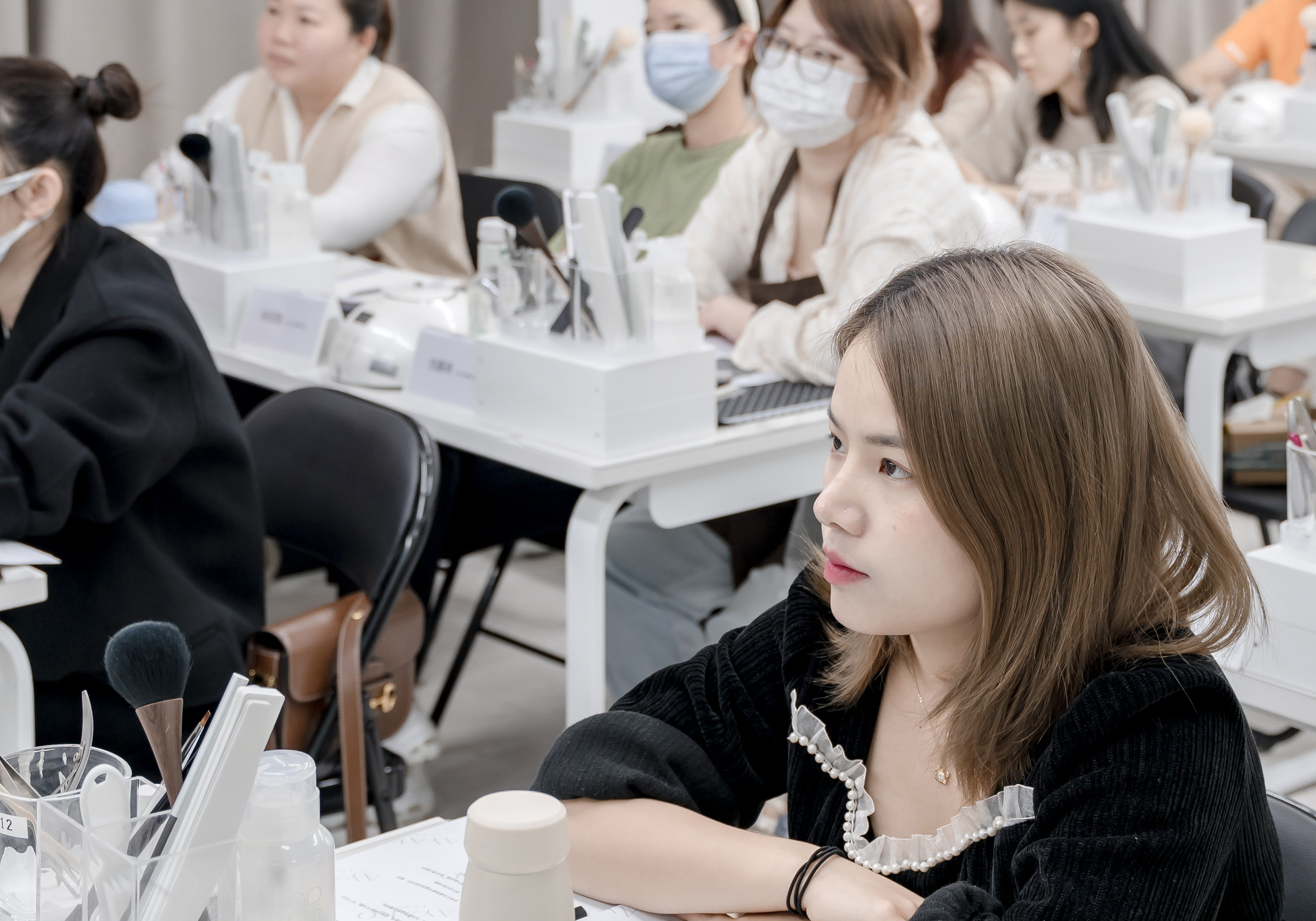 哪个美甲培训学校好？学美甲的过程会不会很复杂