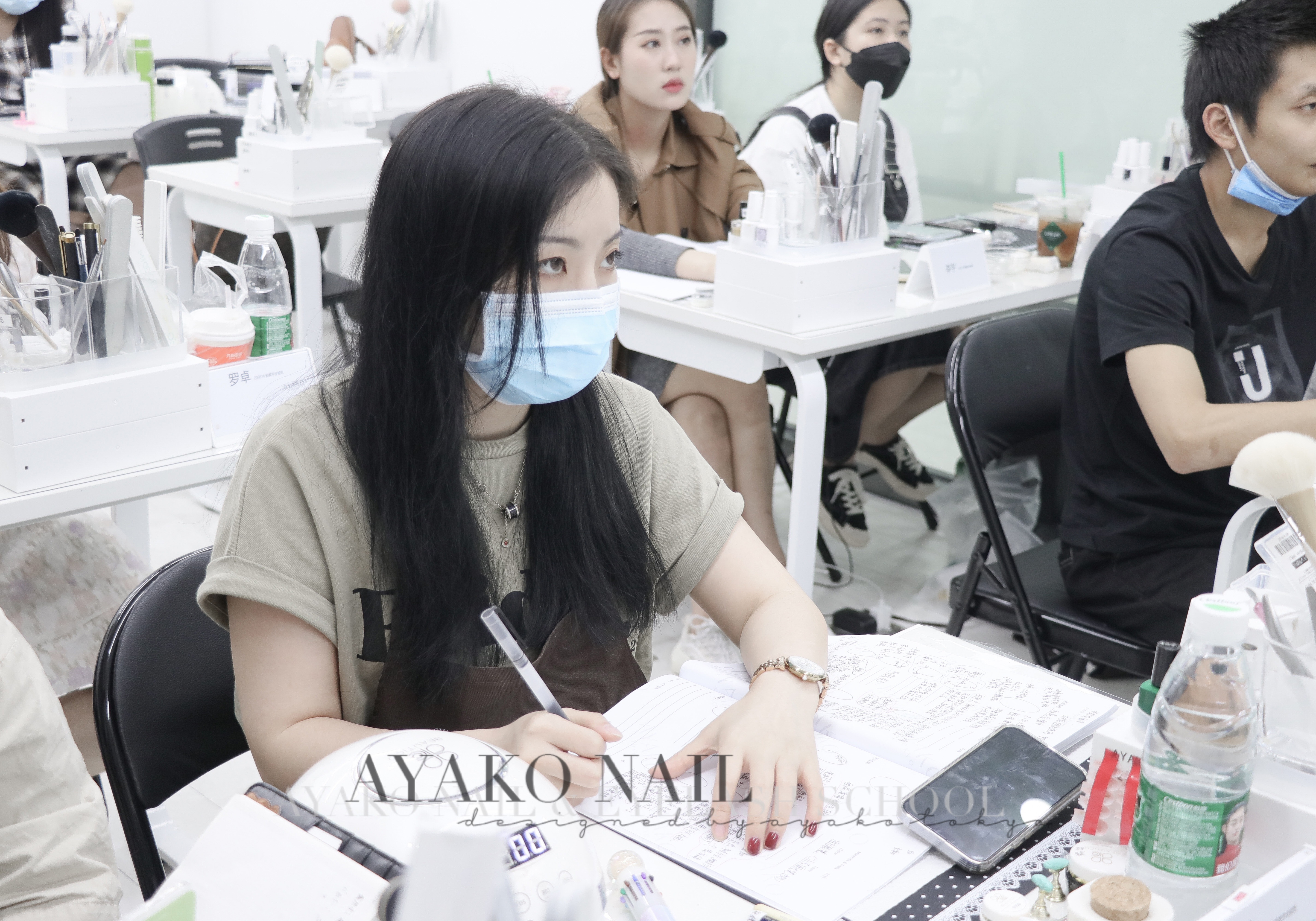 去哪里学做美甲比较靠谱?课程都是有效果的吗?