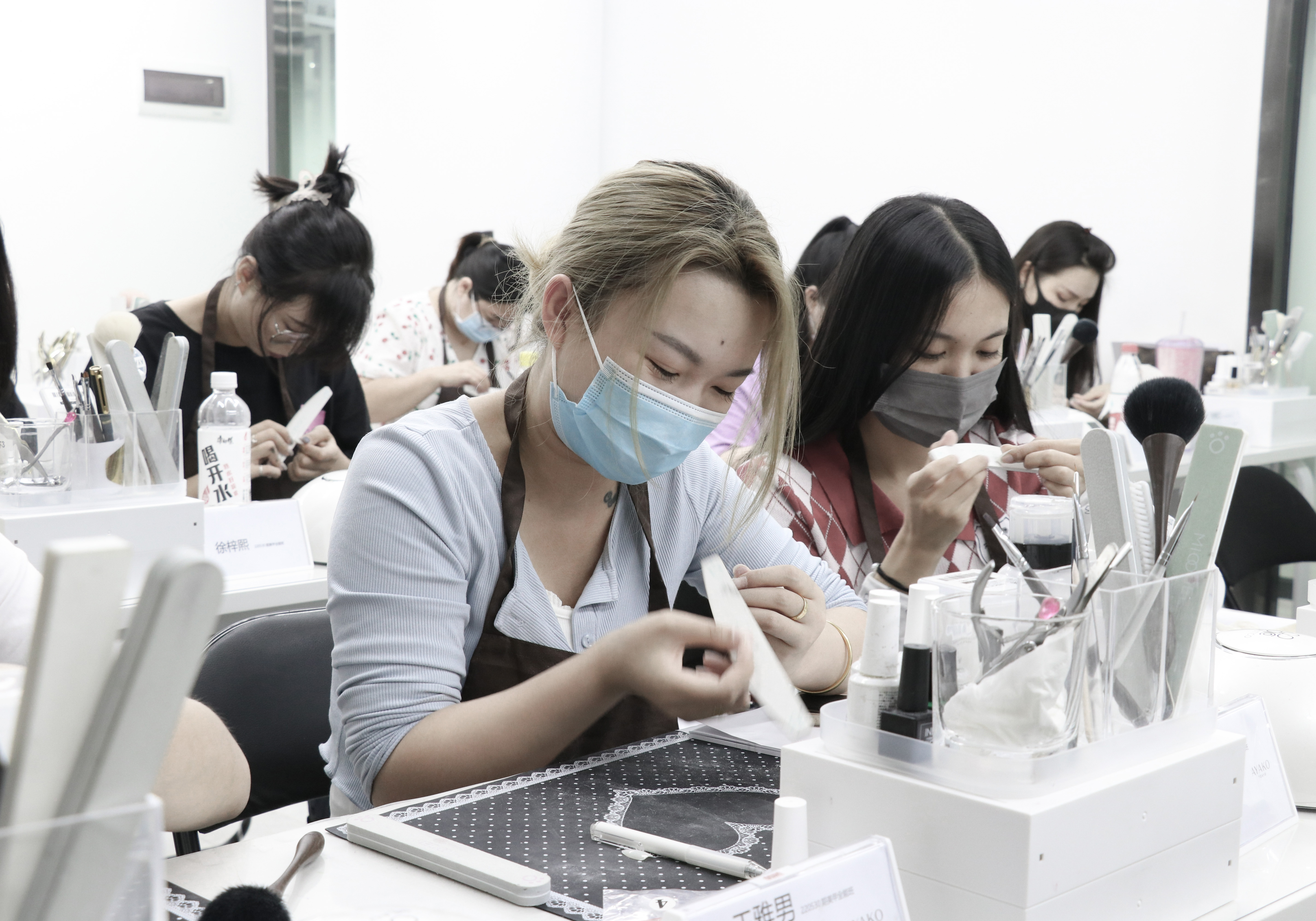 培训学校学美甲多久可以学会？有专业的老师负责吗？