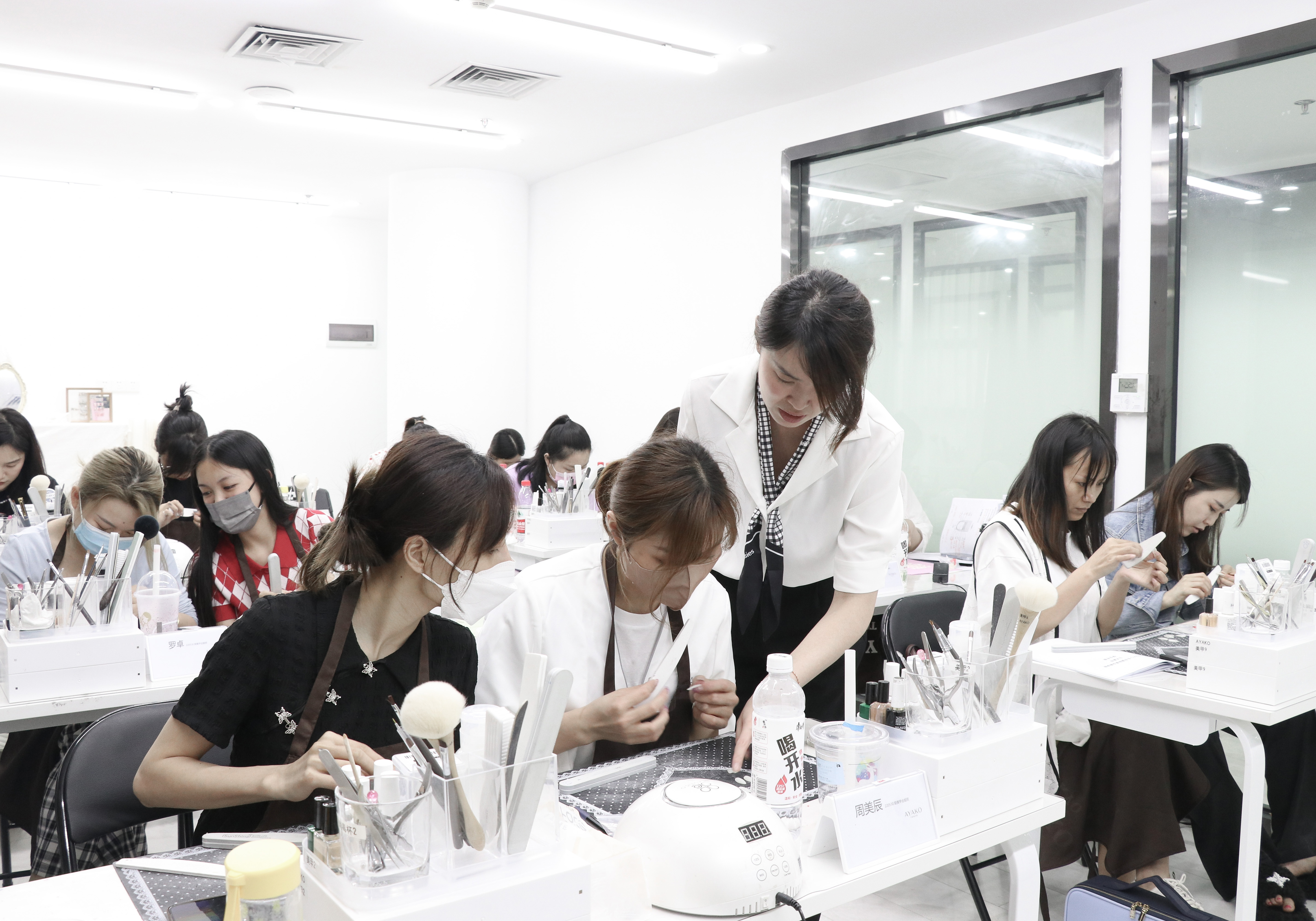 美甲学习视频教程哪里有？如何学习美甲比较好？