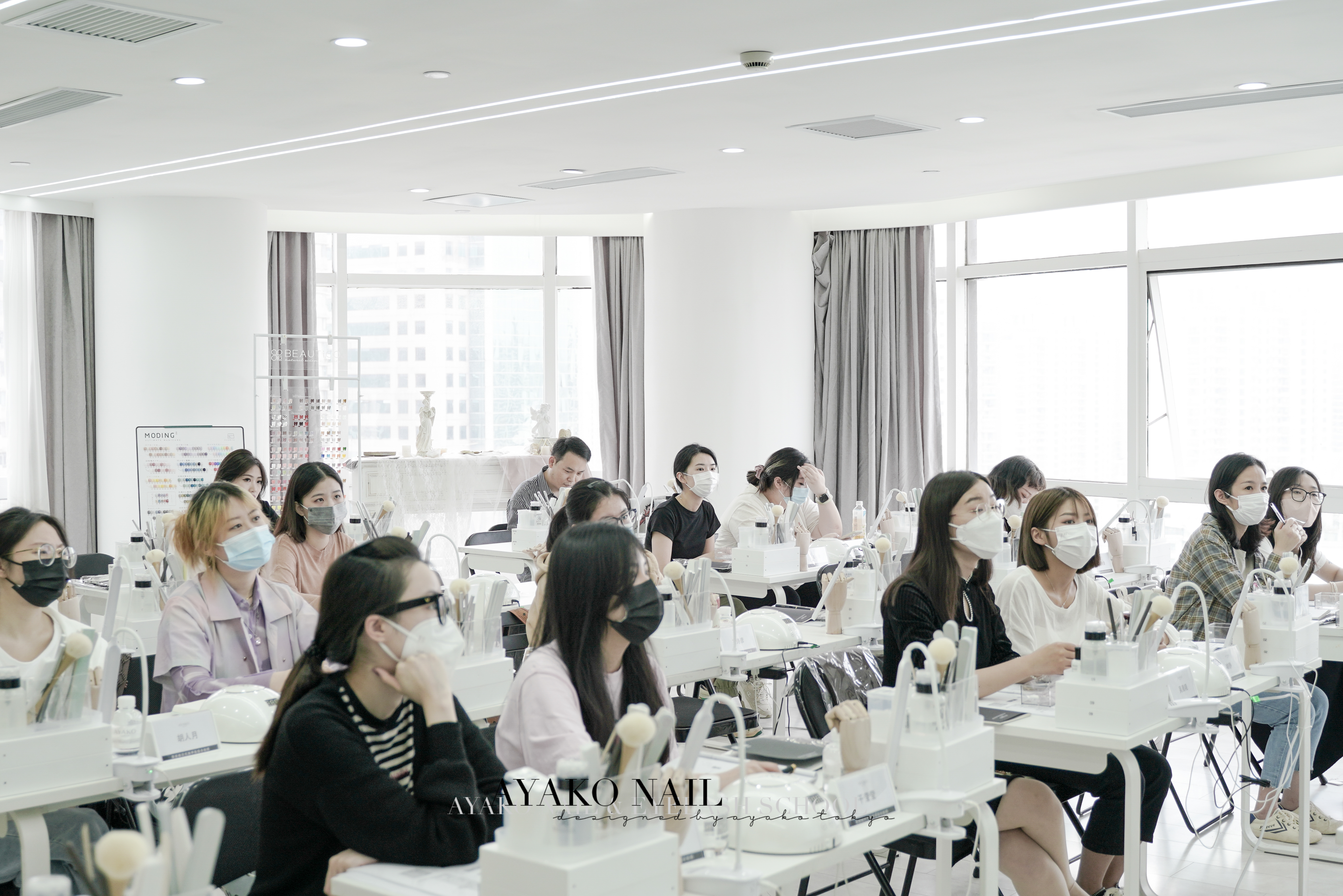 美甲培训学校课程从零开始学得学多长时间？